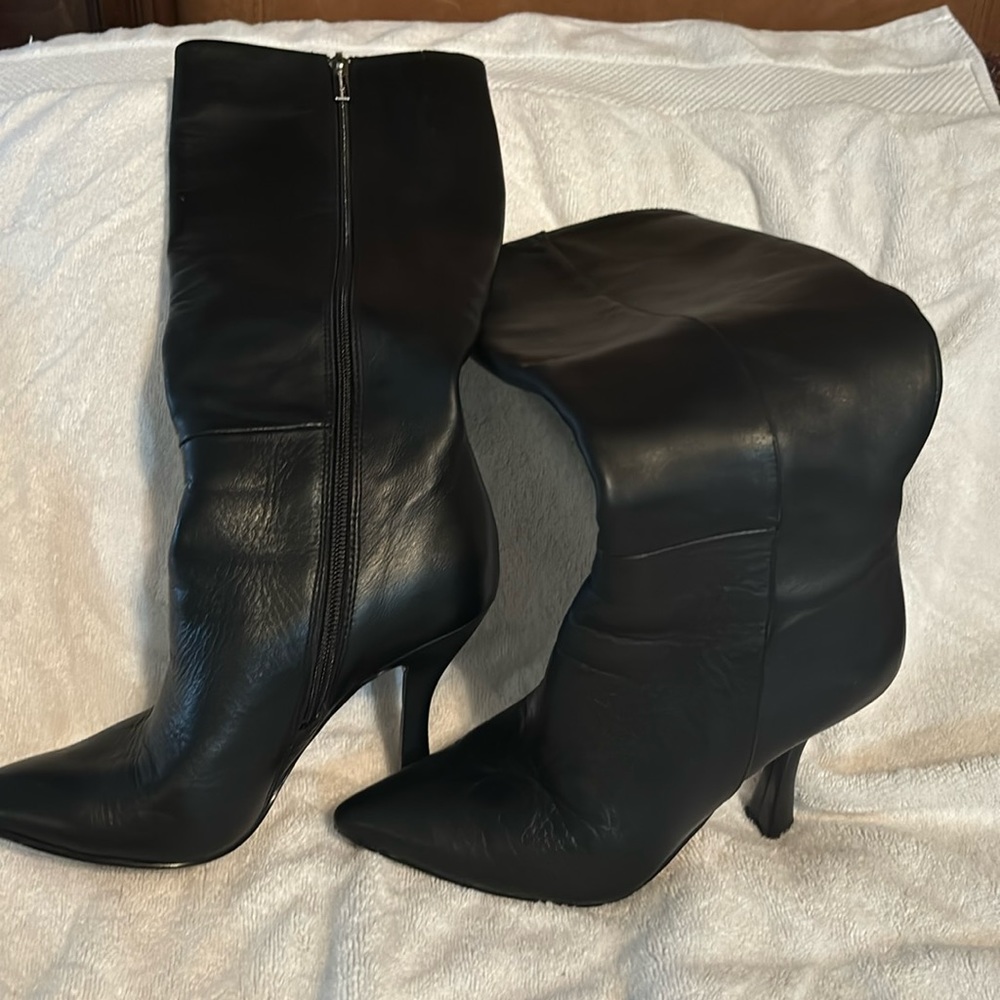 Gianni Bini black leather high boots